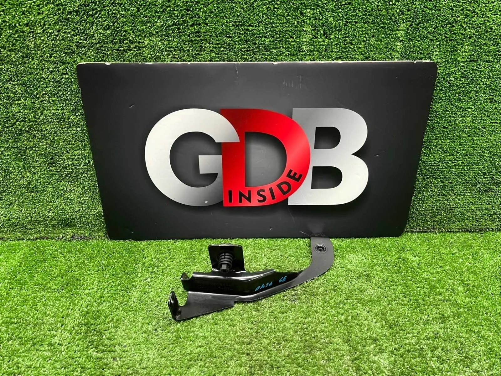 Кронштейн крыла BMW 6 Series 2003 51647060812 E63 N62B44A, передний правый