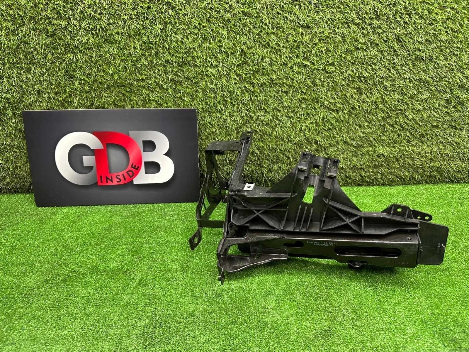 Кронштейн фары BMW 5 series 2011 51647200793 F11 N52B25AF, передний левый