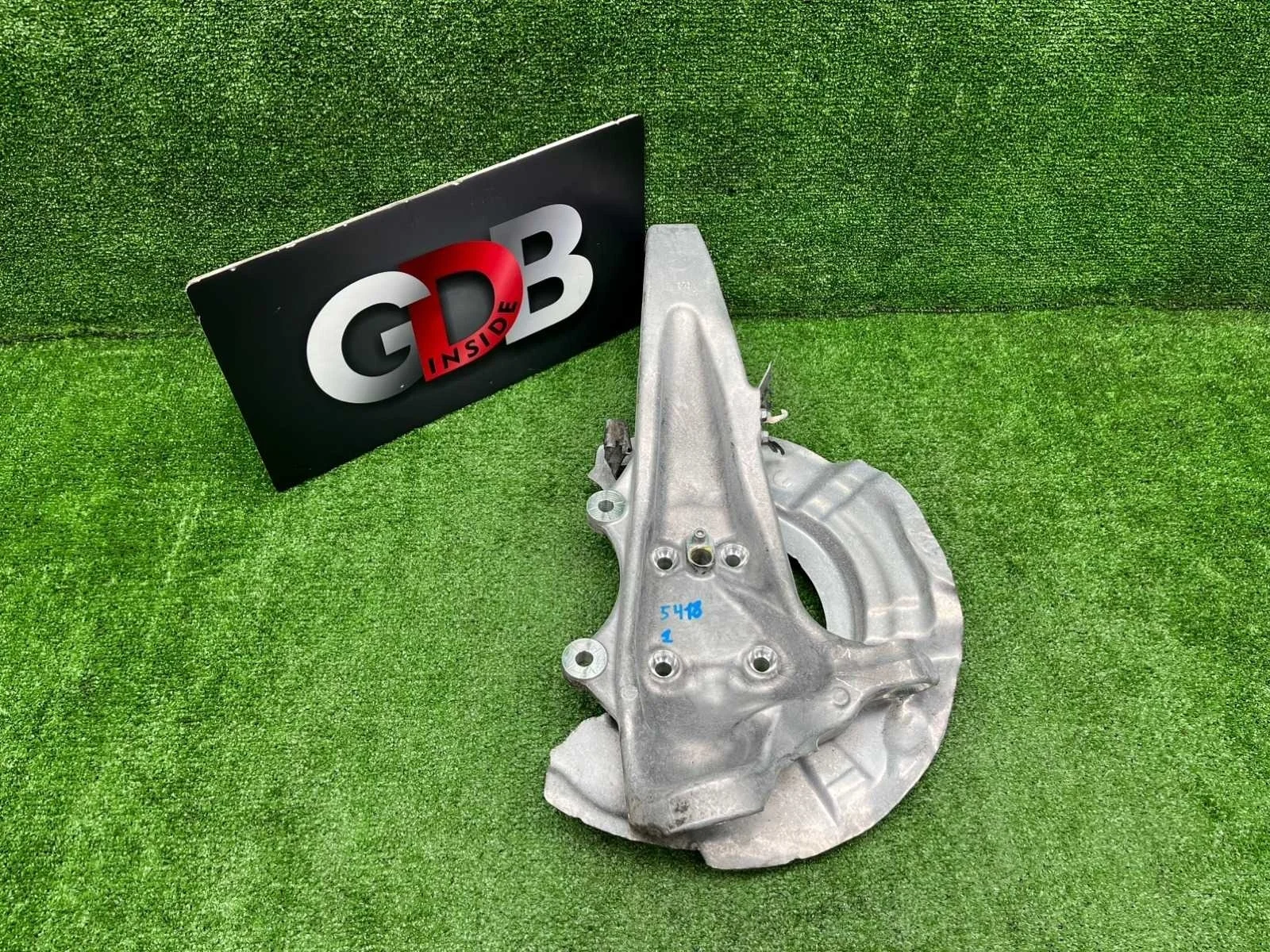 Кулак поворотный Bmw 5 Series 2011 31216775769 F10 N20B20B, передний левый