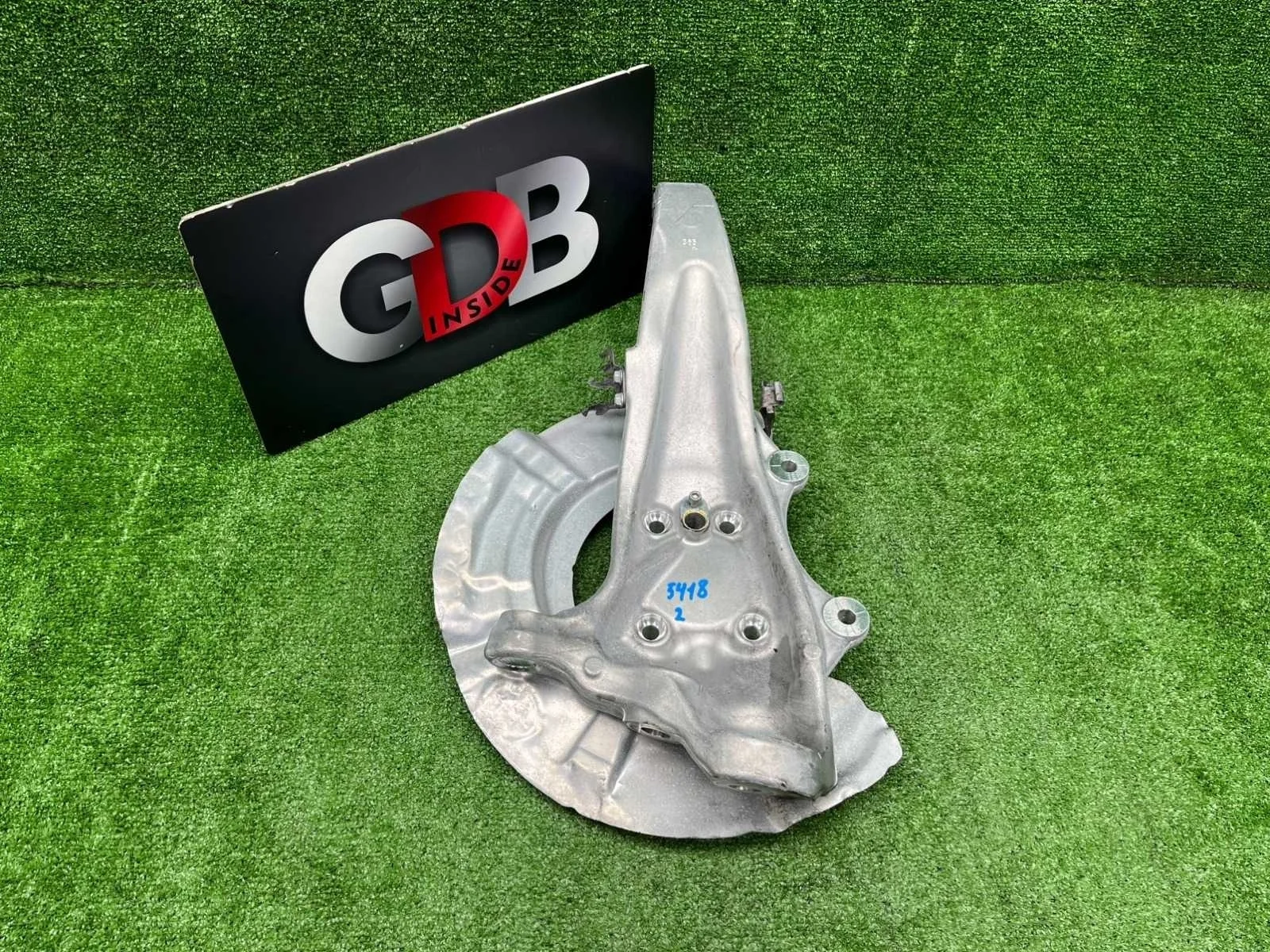 Кулак поворотный Bmw 5 Series 2011 31216775770 F10 N20B20B, передний правый