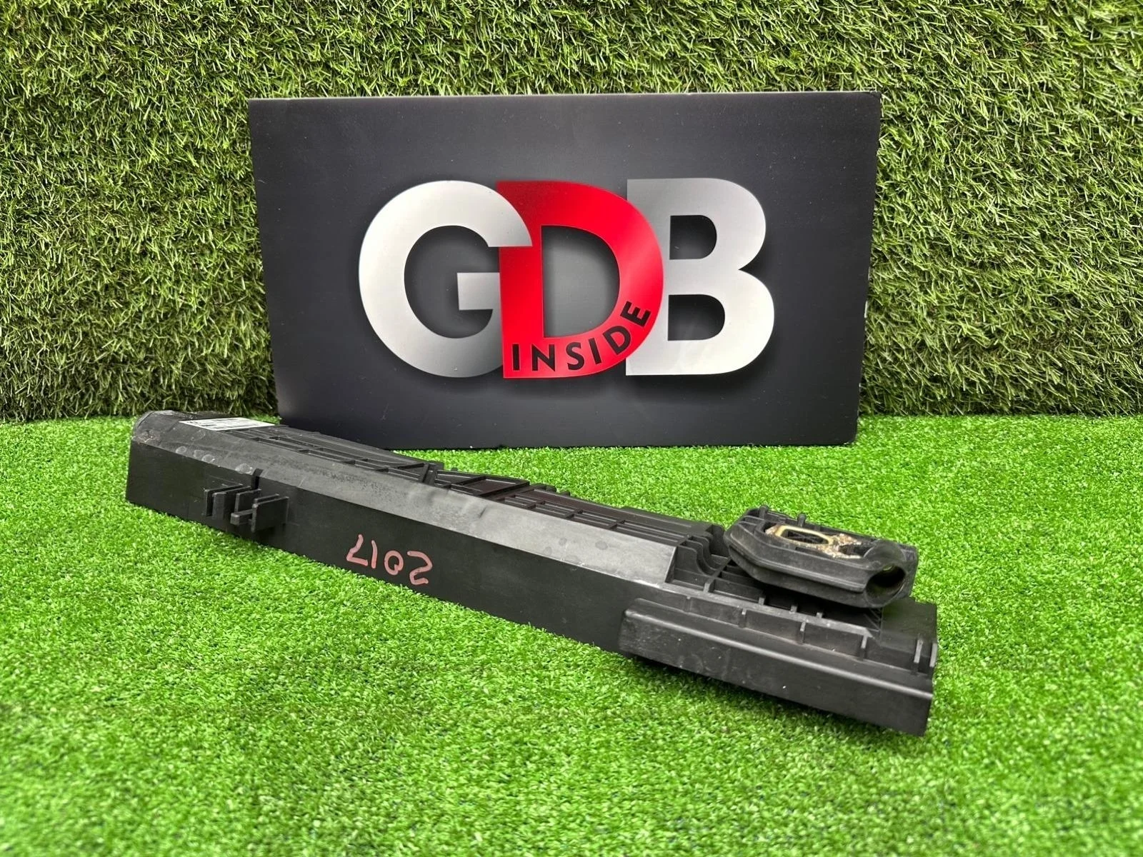 Рамка радиатора Bmw 1 Series 27.03.2012 17117600536 F20 N13B16A, левая