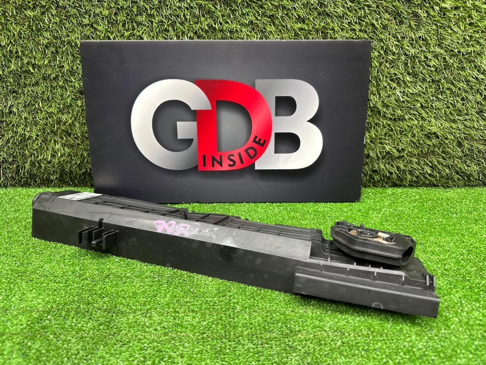 Рамка радиатора Bmw 1 Series 25.10.2014 17117600536 F20 N13B16A, левая