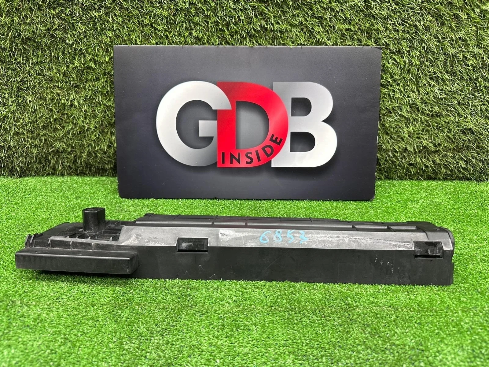 Рамка радиатора BMW 1 series 28.04.2012 17117600537 F20 N13B16A, правая