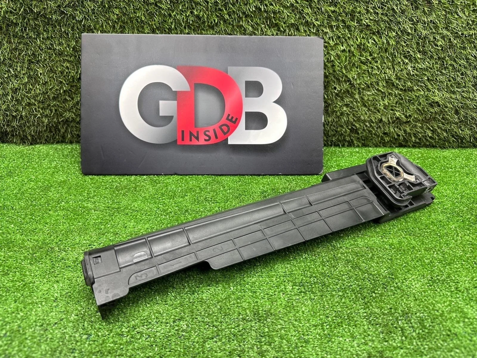 Рамка радиатора BMW 1 series 18.05.2015 17117600537 F20 N13B16A, правая