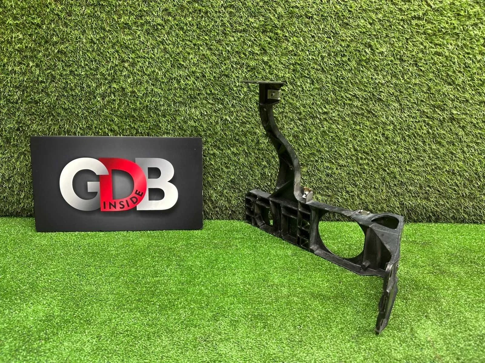 Крепление фары BMW 6 Series 2006 51647008847 E64 N62B48B, переднее левое