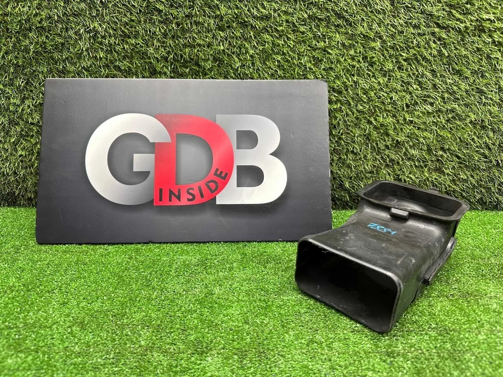 Воздухозаборник BMW 5 series 2011 13717577471 F11 N52B25AF