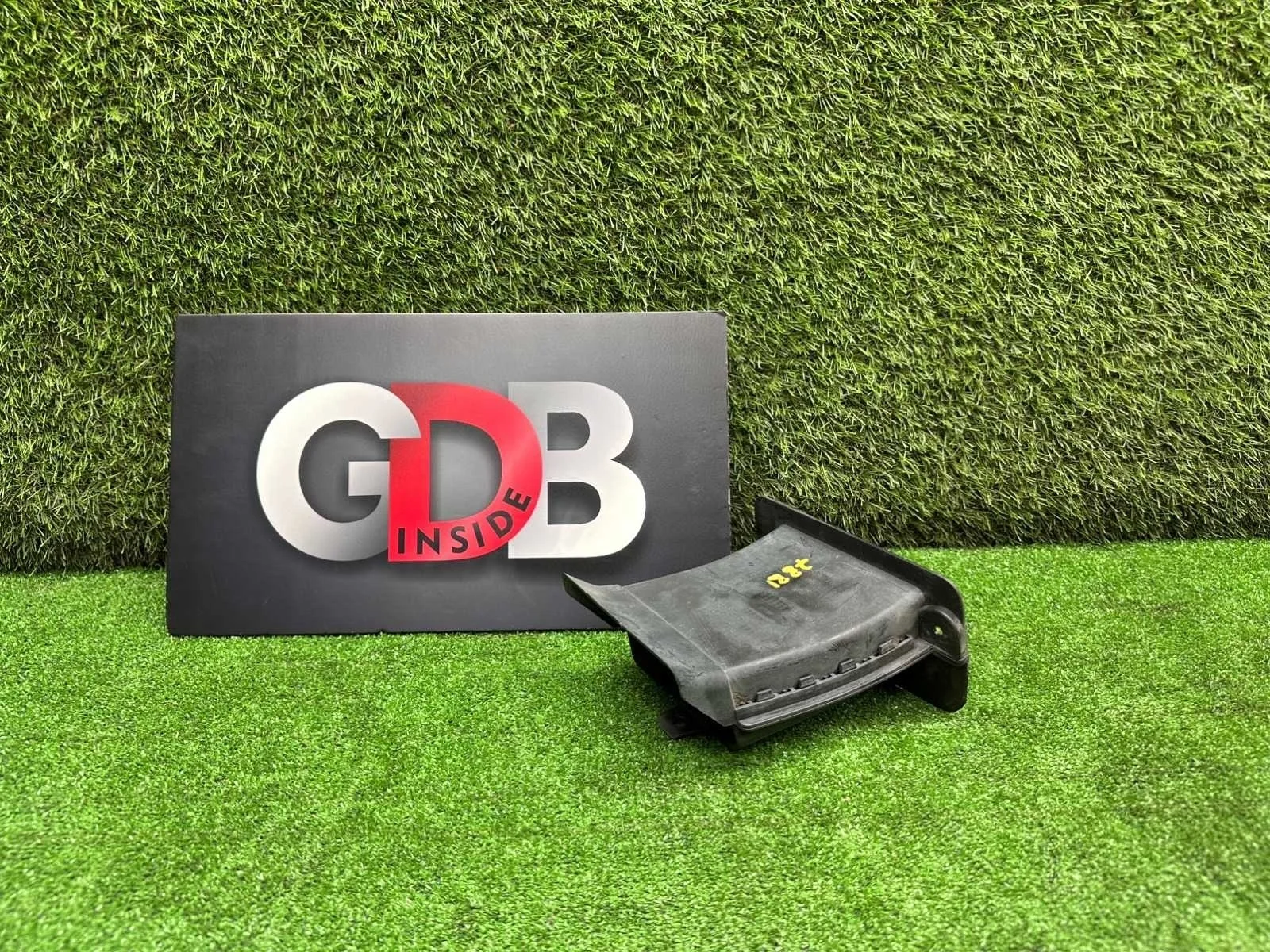 Воздуховод охлаждения тормозов Bmw 5 Series 2011 51757185168 F11 N52B25AF, передний правый