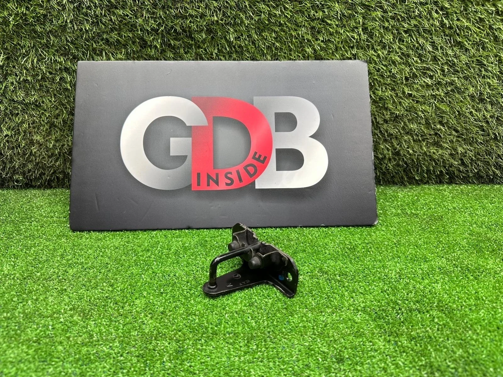 Петля капота Subaru Forester 12.04.2008 57311AG010 SH5 EJ205