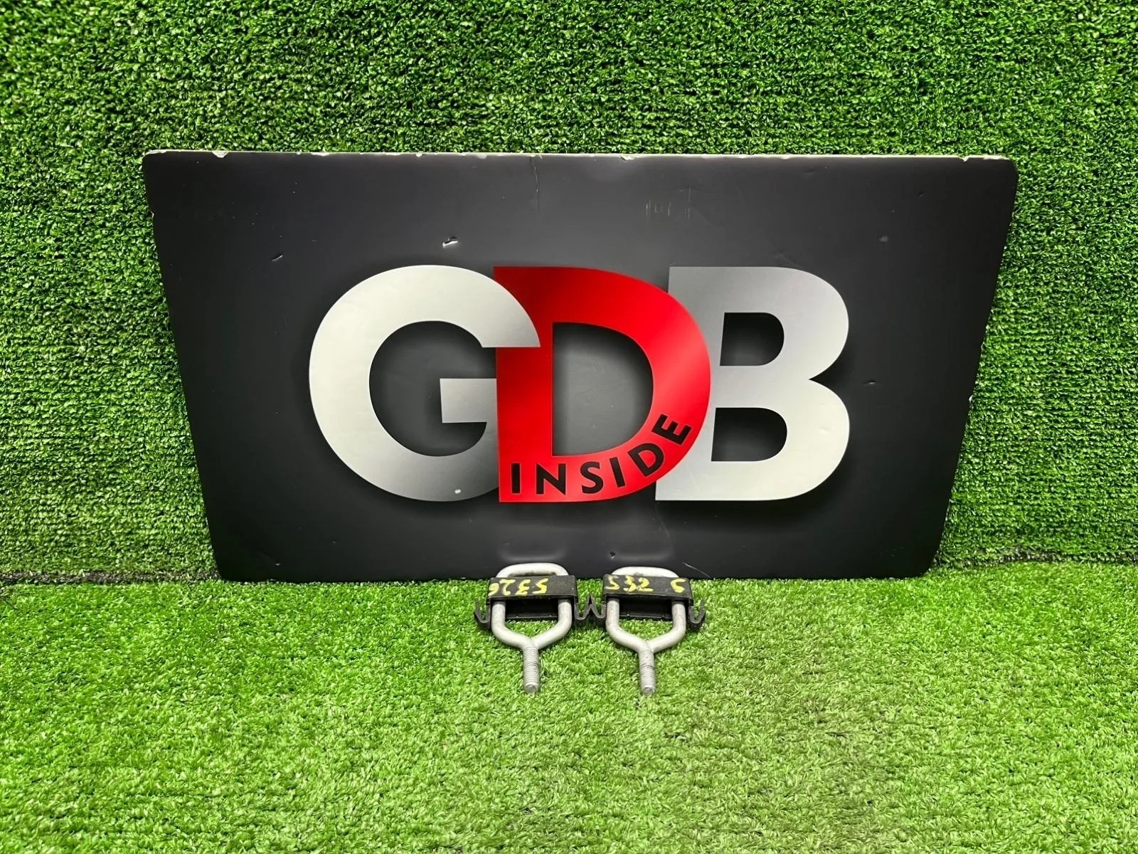 Скоба замка капота BMW 1 series 2013 51237247080 F20 N13B16A, передняя