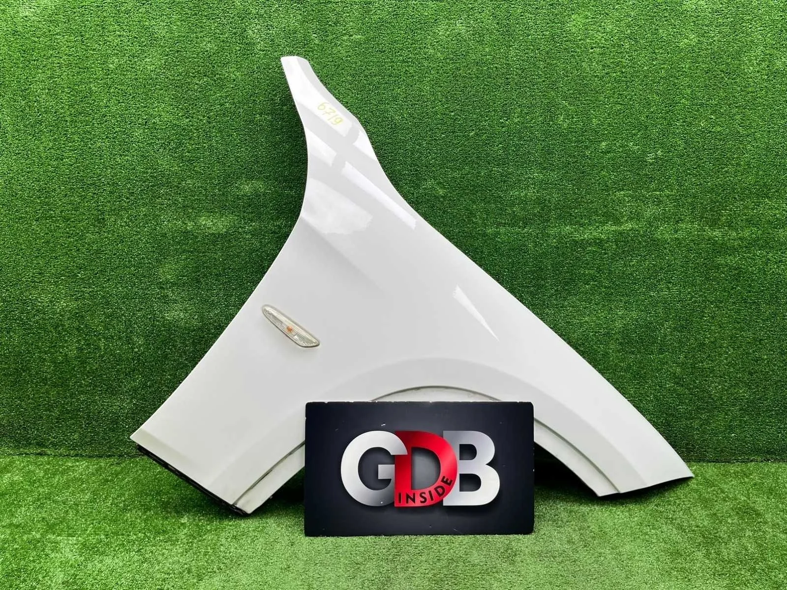 Крыло BMW X1 2011 41002993156 E84 N20B20A, переднее правое