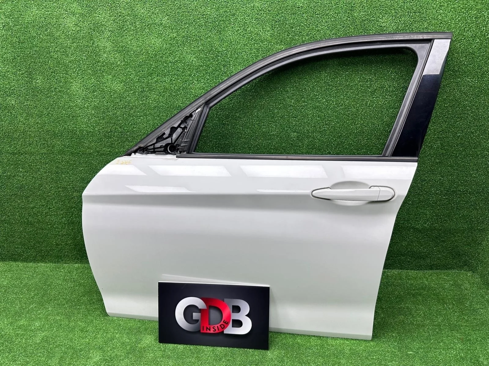 Дверь BMW 1 series 2013 41007284511 F20 N13B16A, передняя левая