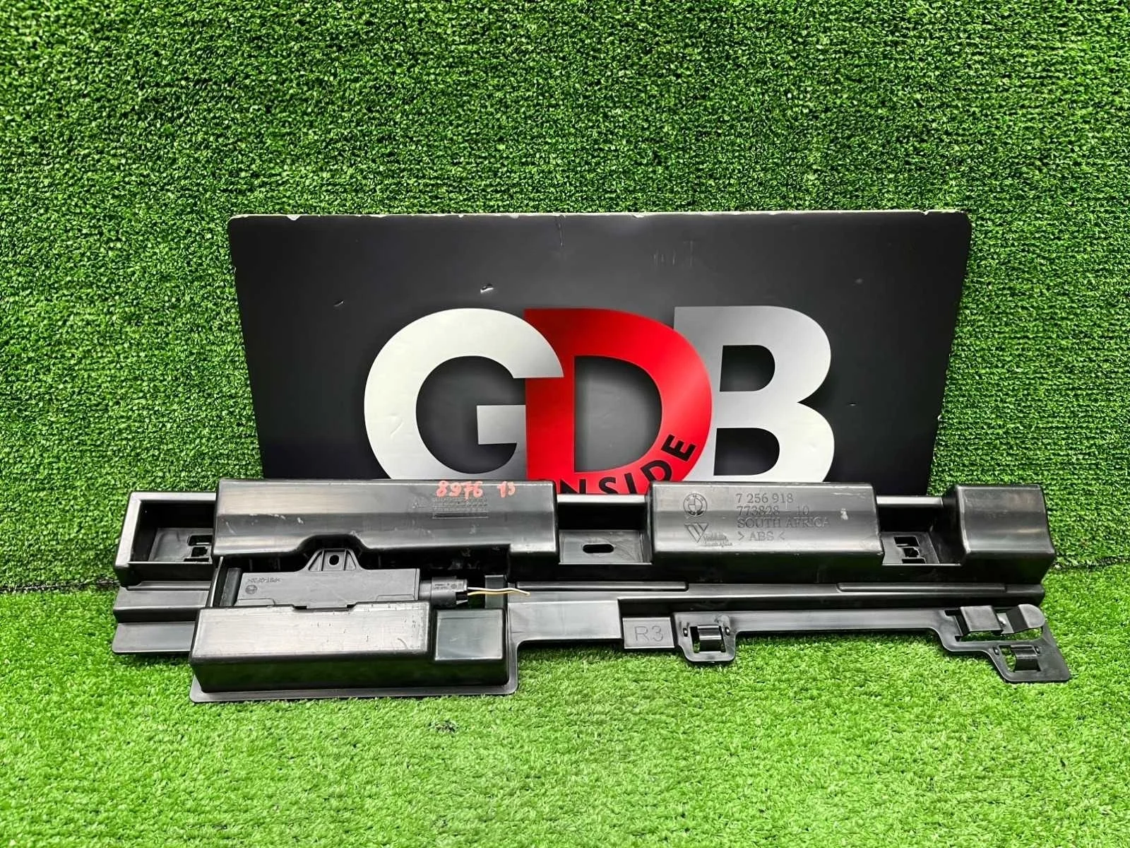 Кронштейн порога BMW 3 series 2013 51777256918 F30 N20B20B, правый