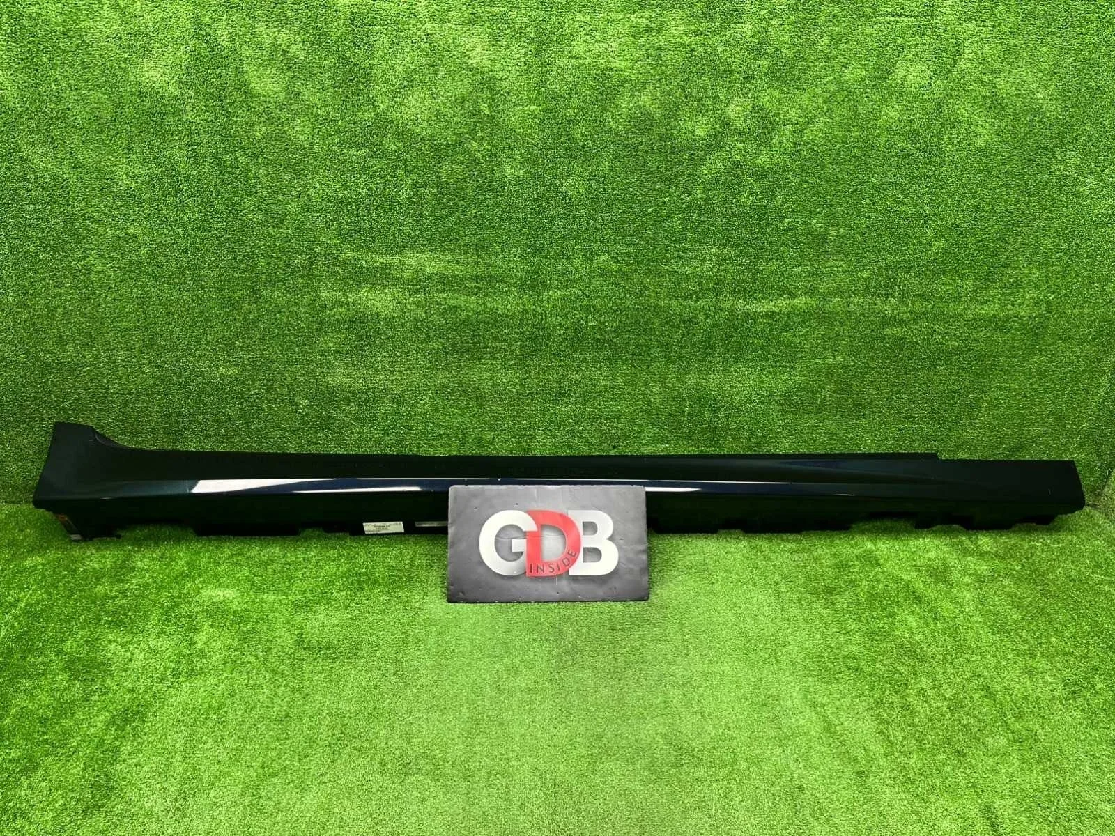 Накладка на порог BMW 5 series 23.09.2010 51778048686 F11 N52B25AF, правая