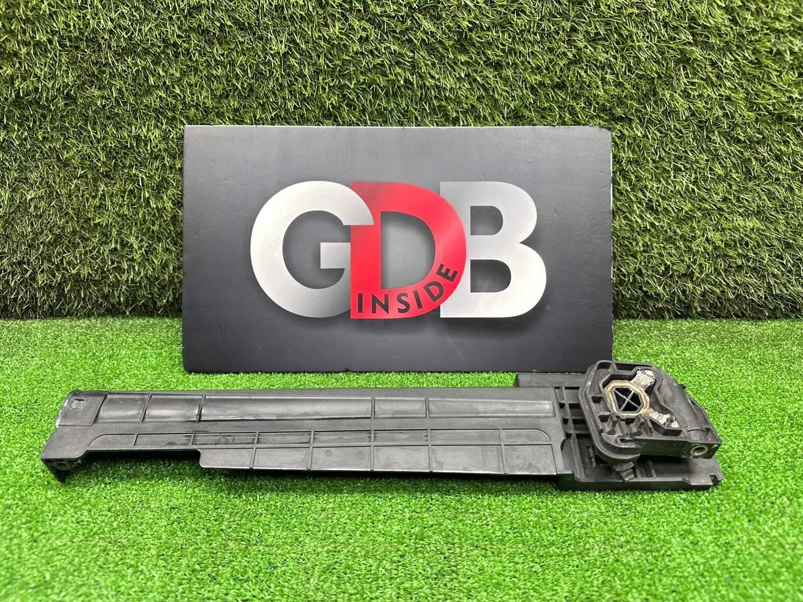 Рамка радиатора BMW 3 series 29.10.2012 17117600537 F30 N20B20B, правая