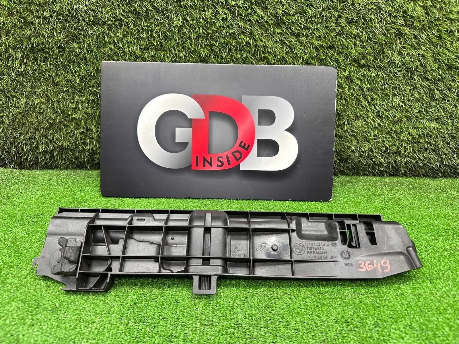 Кронштейн радиатора Bmw X1 04.07.2011 17107524912 E84 N52B30A