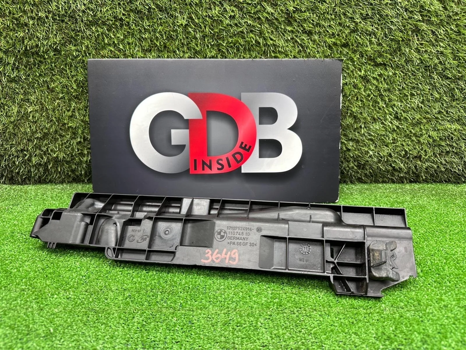 Кронштейн радиатора Bmw X1 04.07.2011 17107524914 E84 N52B30A, передний правый