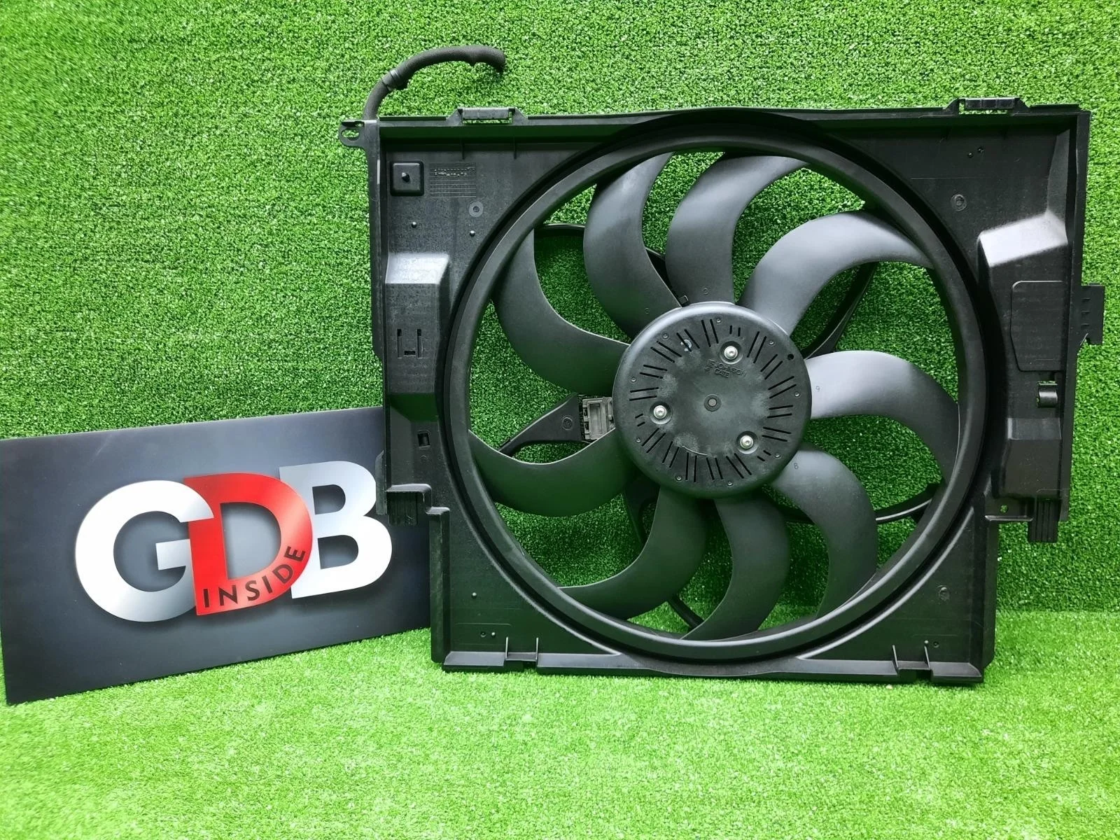 Вентилятор радиатора Bmw 1 Series 23.10.2012 17428641963 F20 N13B16A, передний