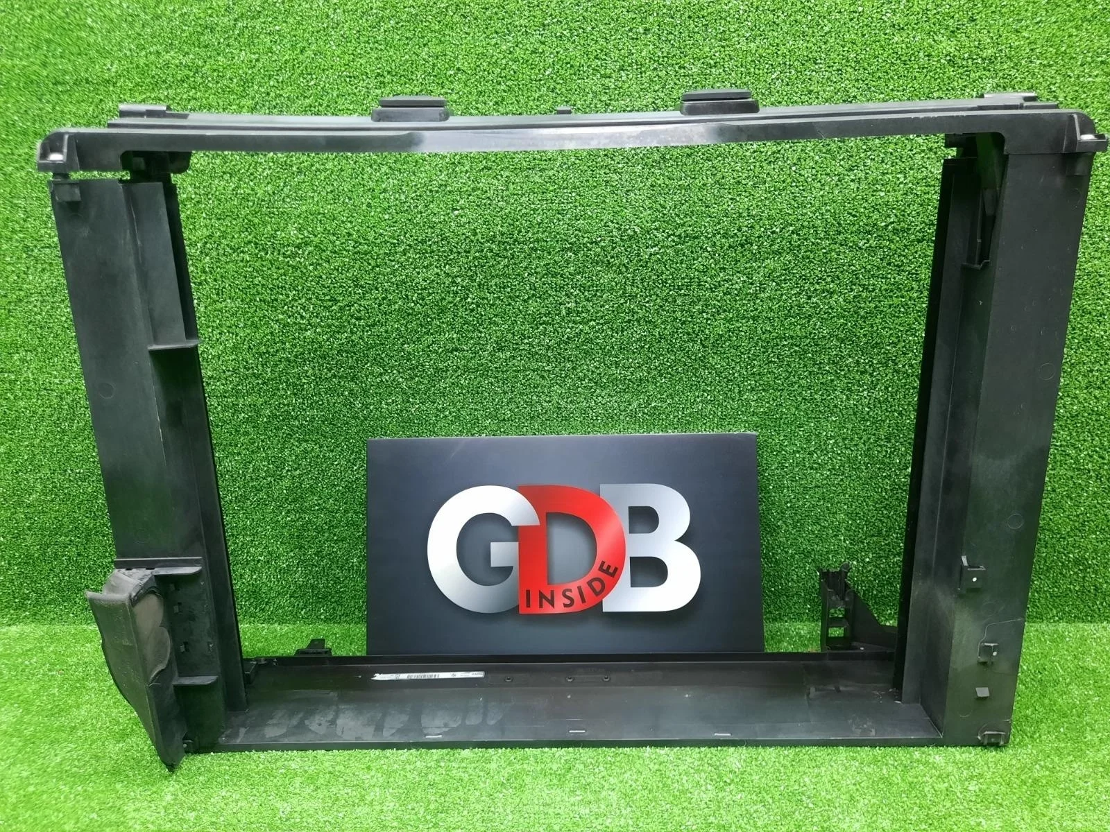 Рамка радиатора BMW 5 series 2011 17117573264 F11 N52B25AF, передняя