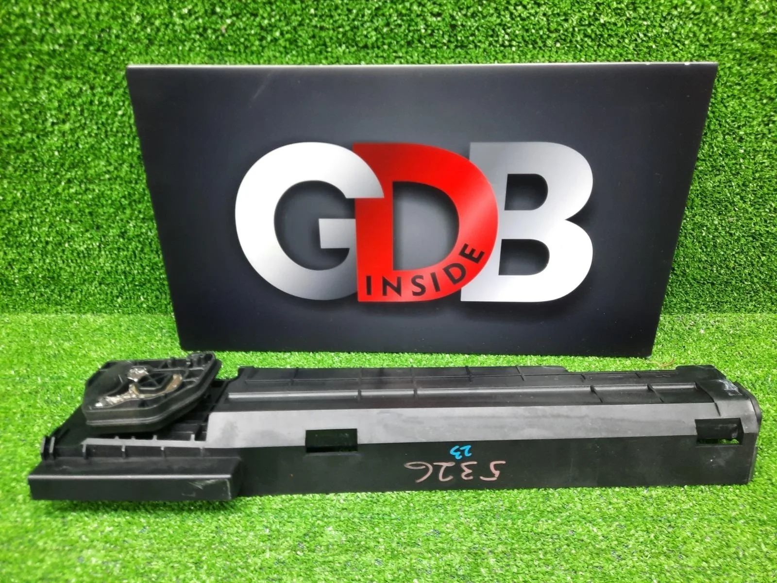 Кронштейн радиатора BMW 1 series 2013 17117600537 F20 N13B16A, правый