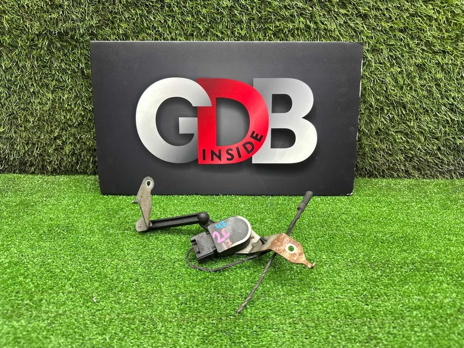 Датчик положения кузова BMW 1 series 27.03.2012 37146784072 F20 N13B16A