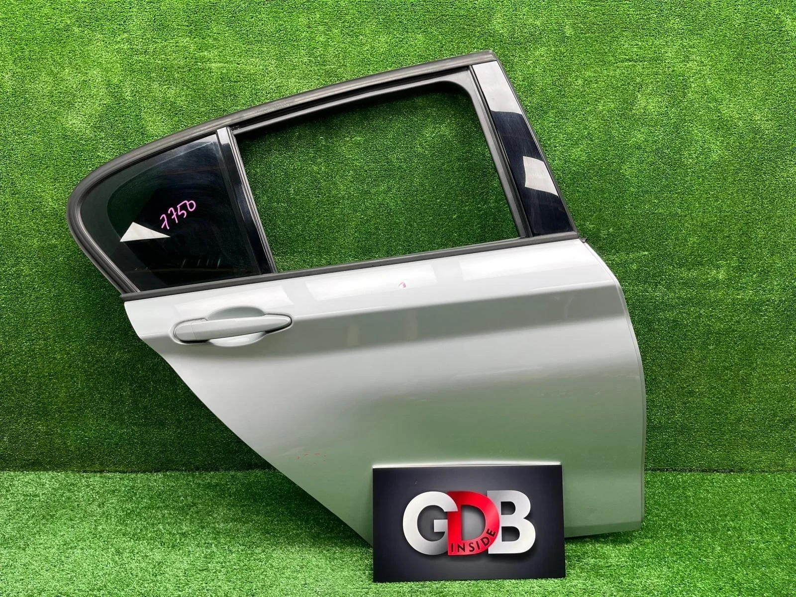 Дверь BMW 1 series 25.10.2014 41527284516 F20 N13B16A, задняя правая