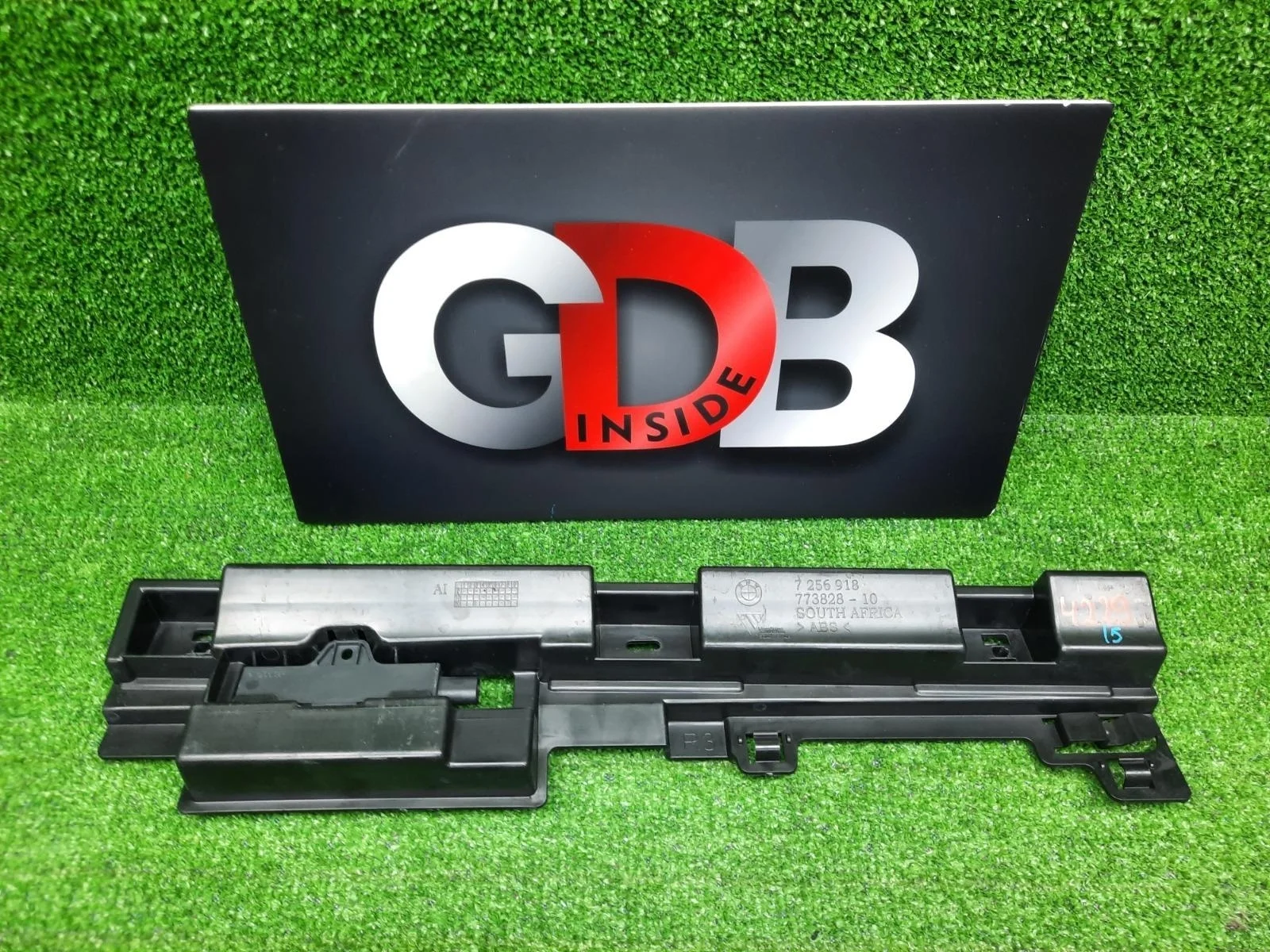 Кронштейн порога BMW 3 series 2013 51777256918 F30 N20B20A, правый