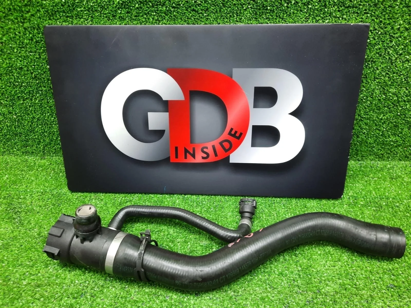 Патрубок системы охлаждения BMW 1 series 13.10.2012 17127596832 F20 N13B16A