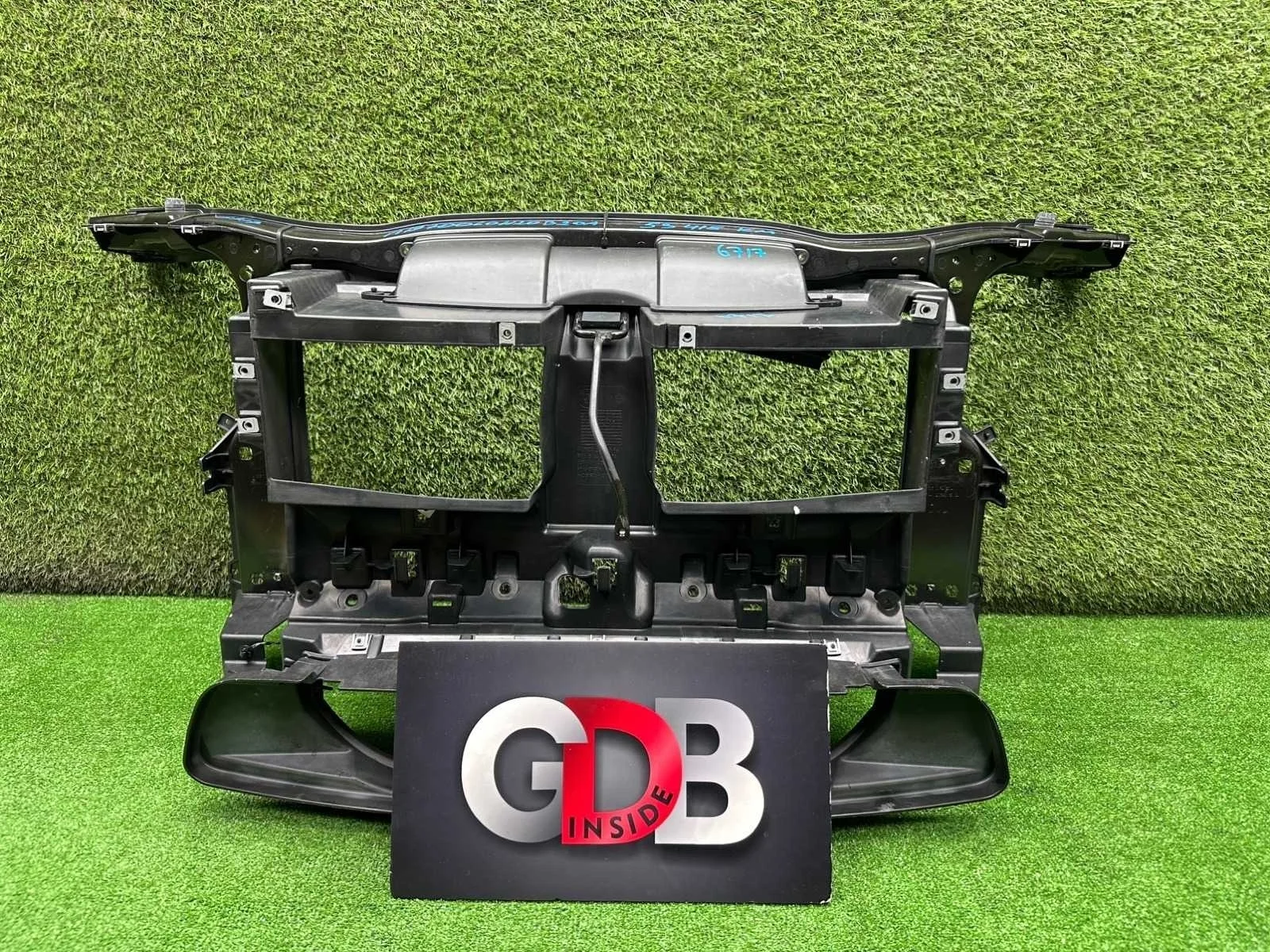 Рамка радиатора Bmw X1 23.09.2011 51648038058 E84 N20B20A