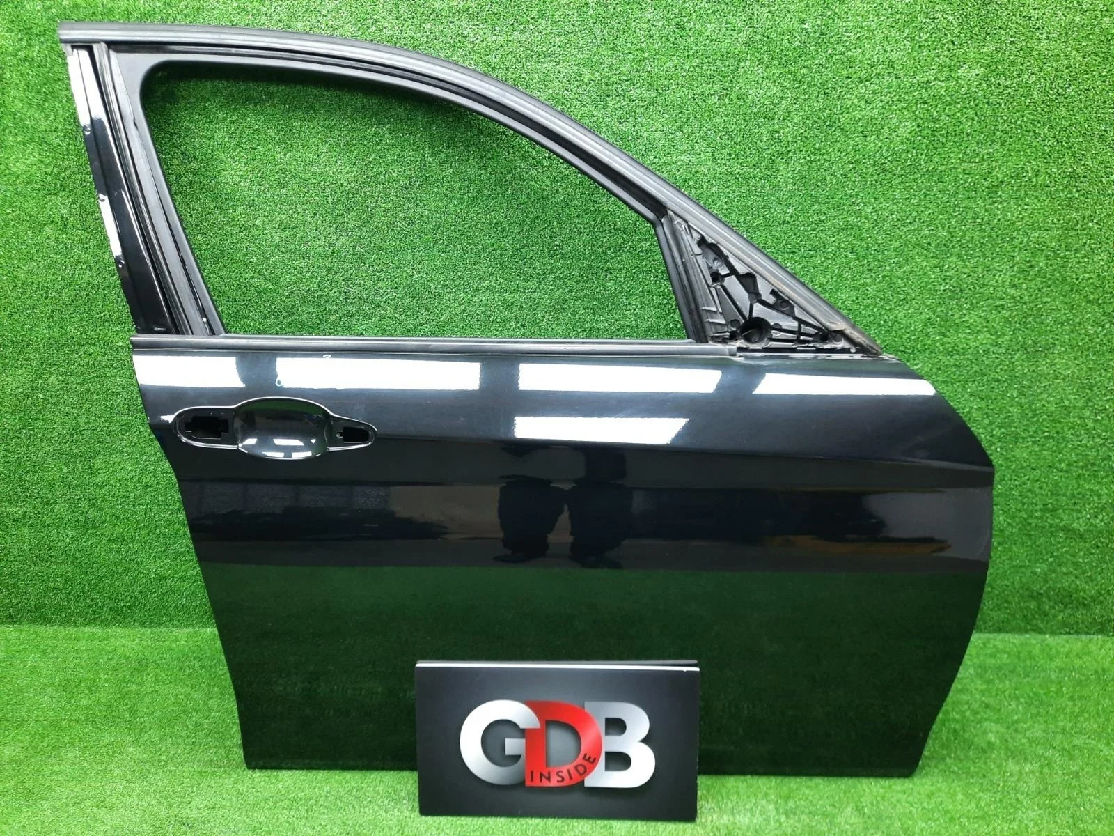 Дверь BMW 1 series 13.10.2012 41007284512 F20 N13B16A, передняя правая