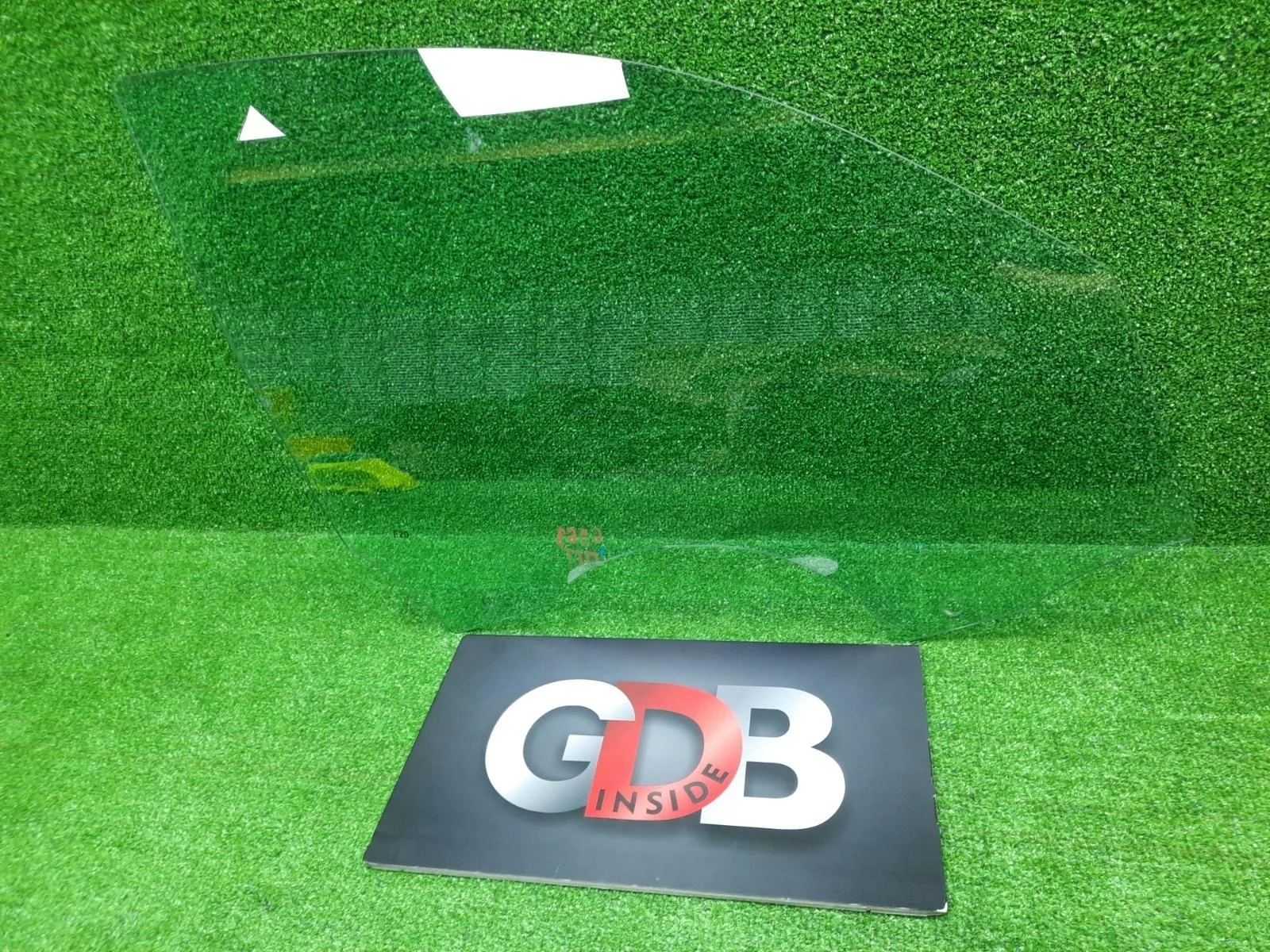 Стекло двери BMW 1 series 13.10.2012 51337242564 F20 N13B16A, переднее правое