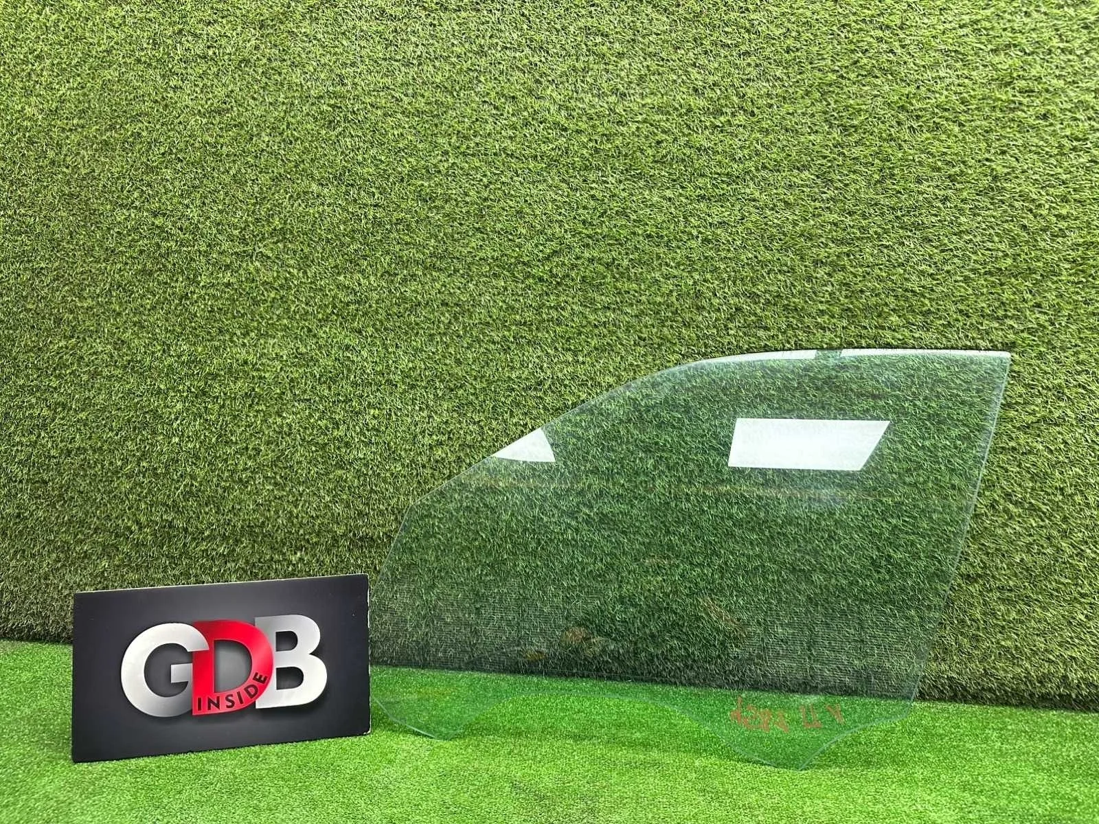 Стекло BMW X5 19.01.2012 51337137013 E70 N57D30A, переднее левое