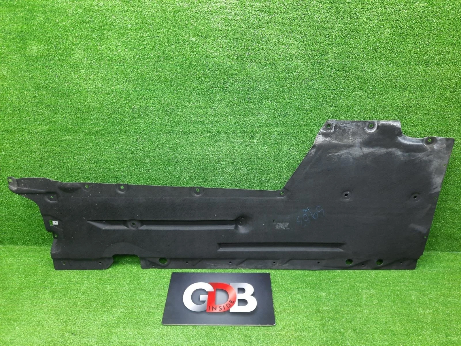 Защита днища BMW 1 series 13.10.2012 51757241834 F20 N13B16A, правая