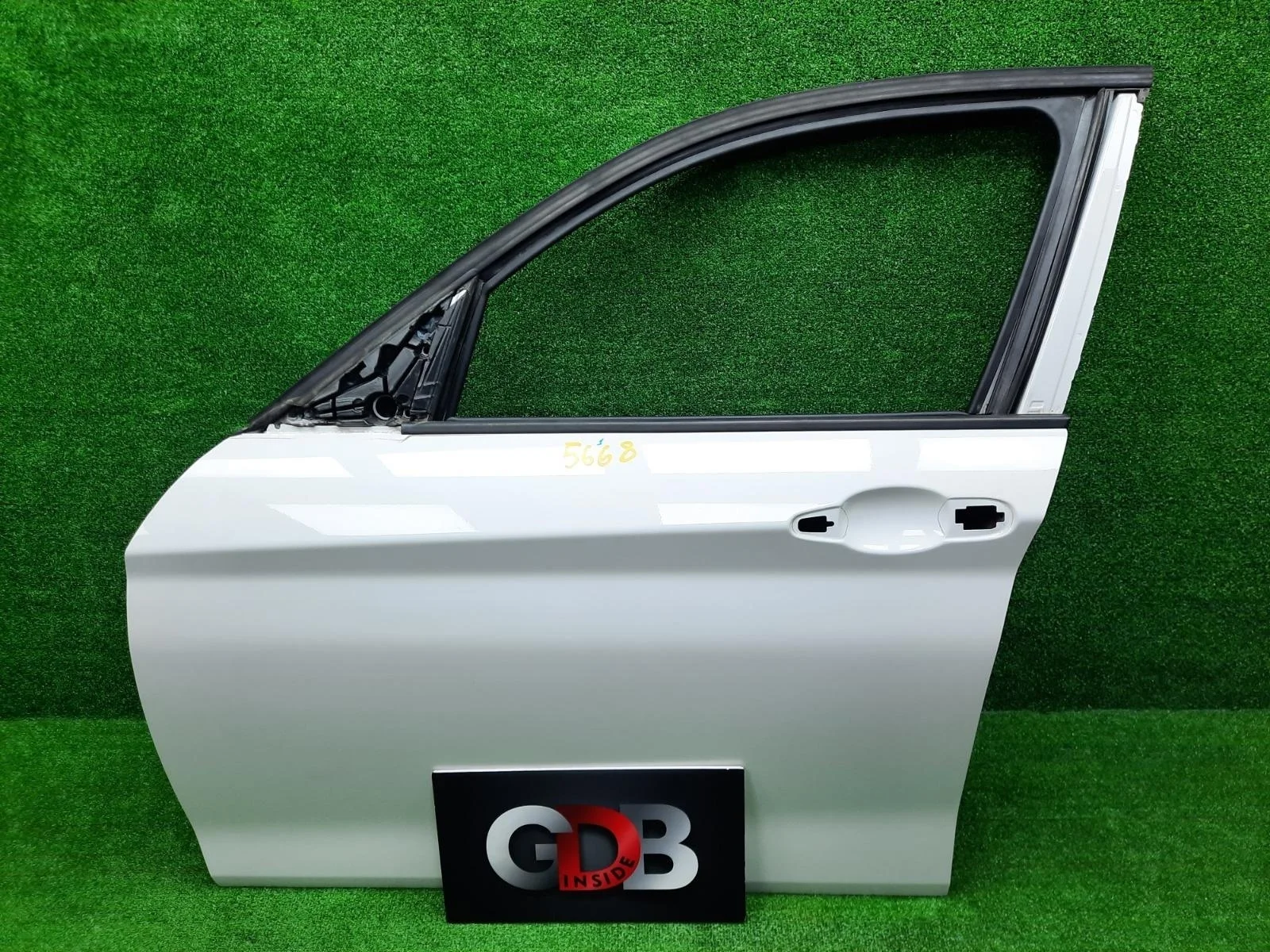 Дверь BMW 1 series 21.01.2014 41007284511 F20 N13B16A, передняя левая