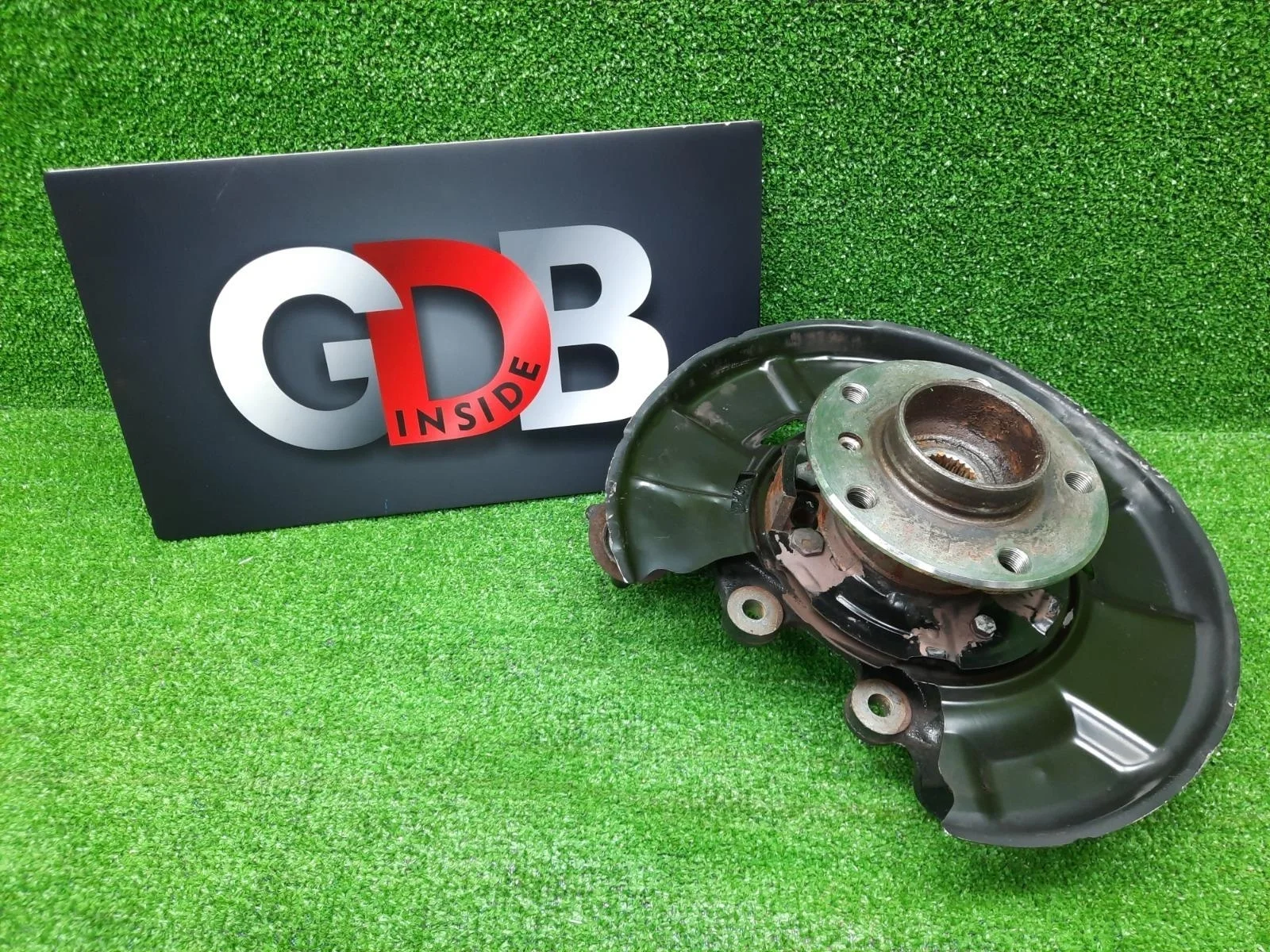 Кулак поворотный BMW 1 series 13.10.2012 33326792516 F20 N13B16A, задний правый