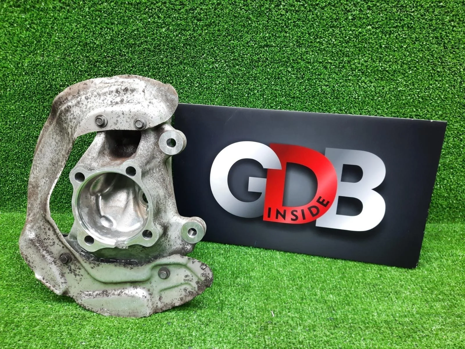 Кулак поворотный BMW 1 series 13.10.2012 31216792285 F20 N13B16A, передний левый