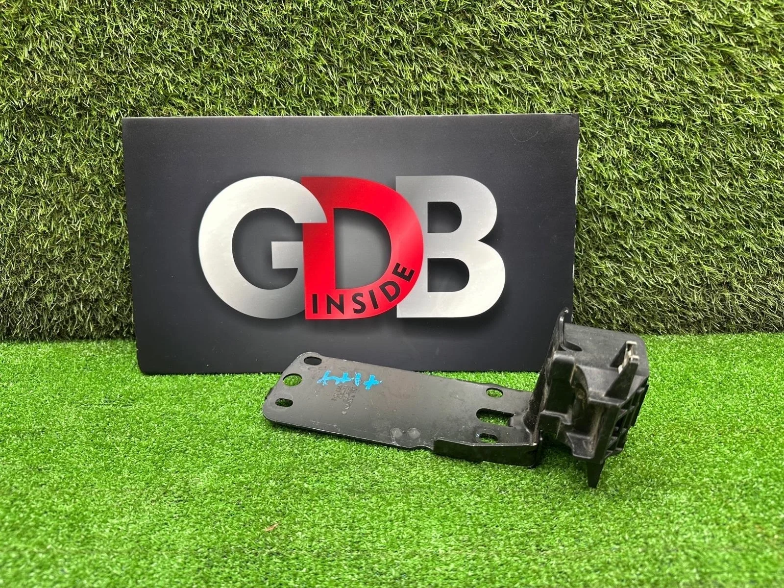 Кронштейн радиатора Bmw X1 23.09.2011 17117591647 E84 N20B20A