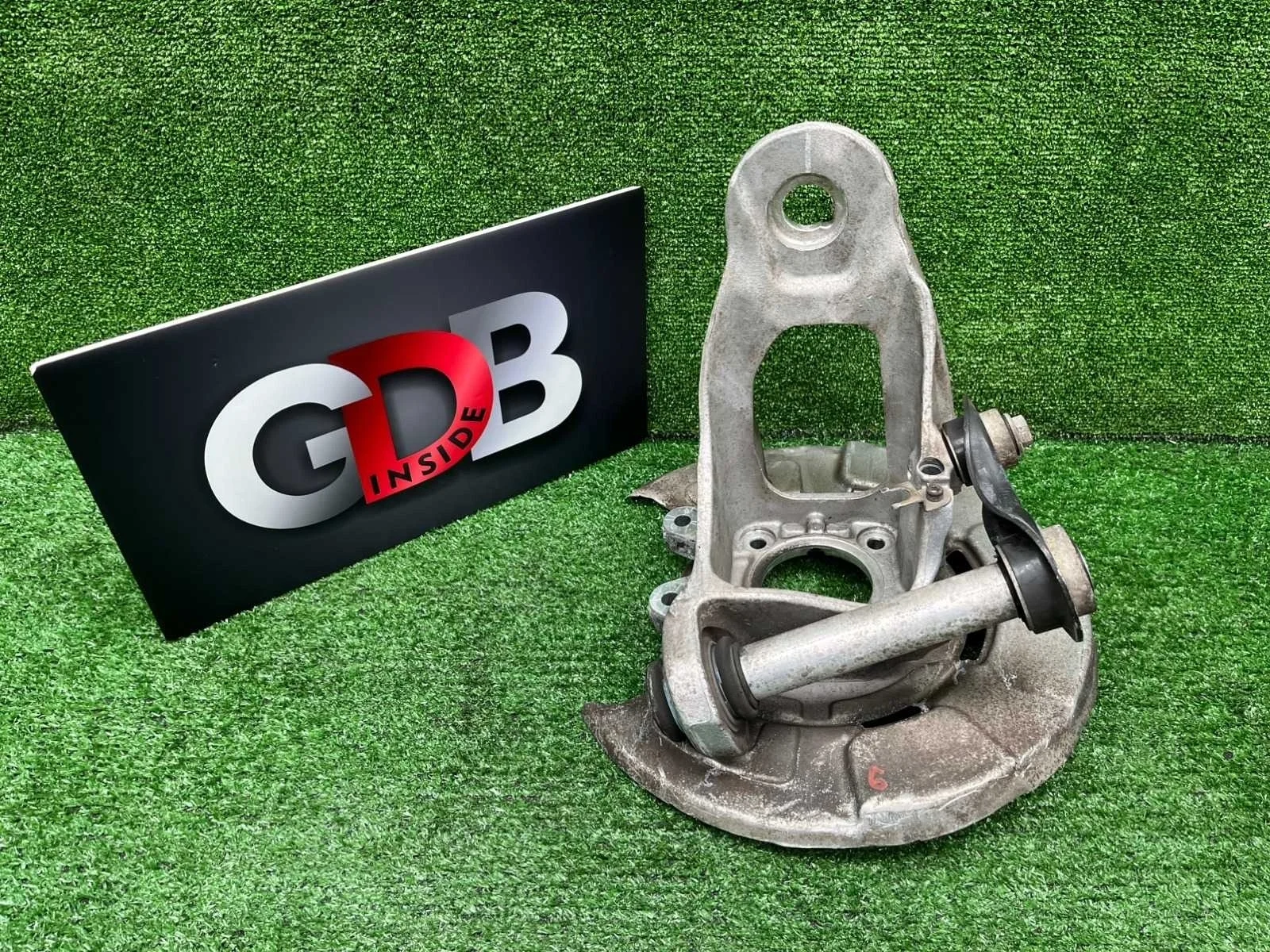 Кулак поворотный Bmw X5 16.05.2014 33326879101 F15 N55B30A, задний левый