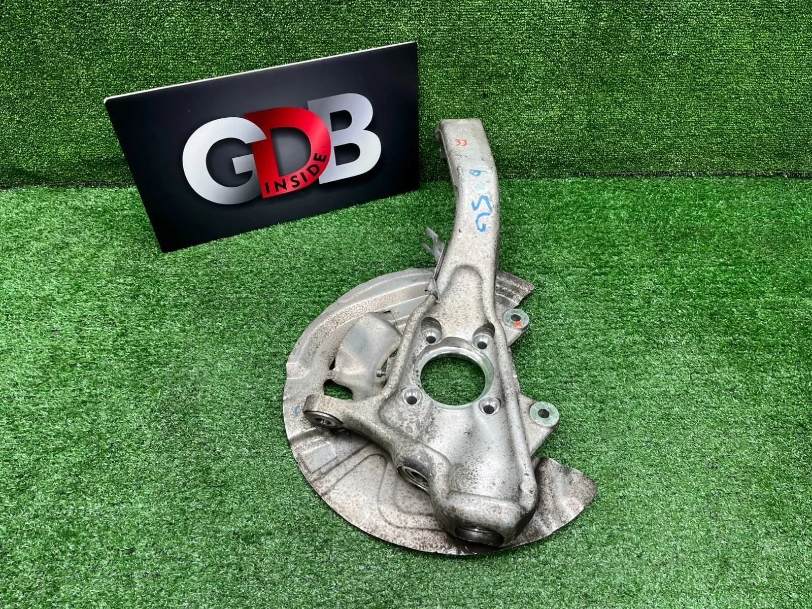 Кулак поворотный Bmw X5 16.05.2014 31216869870 F15 N55B30A, передний правый