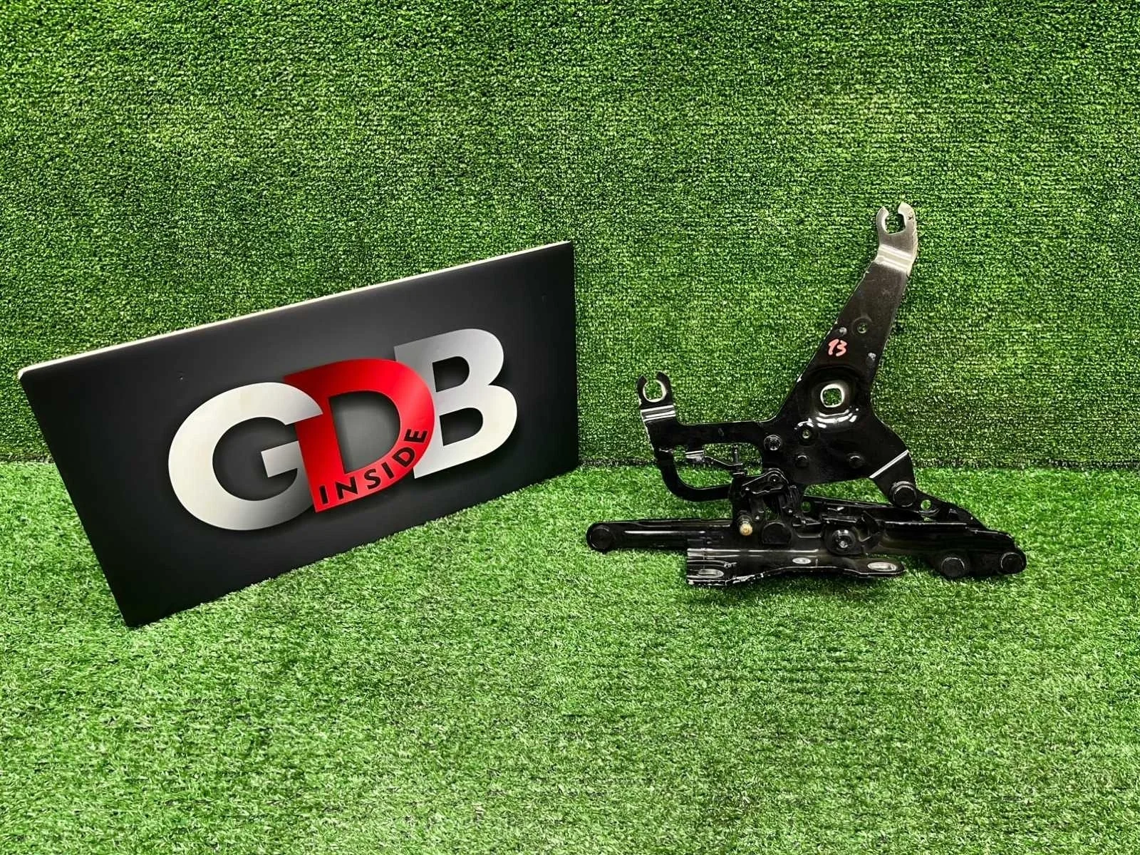 Петля капота BMW X5 16.05.2014 41007381781 F15 N55B30A, передняя левая