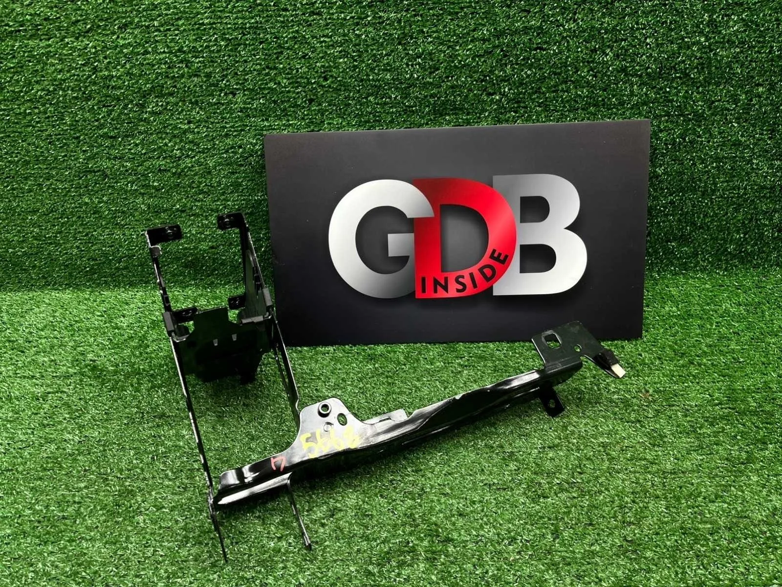 Кронштейн фары Bmw 1 Series 21.01.2014 51647245792 F20 N13B16A, передний правый