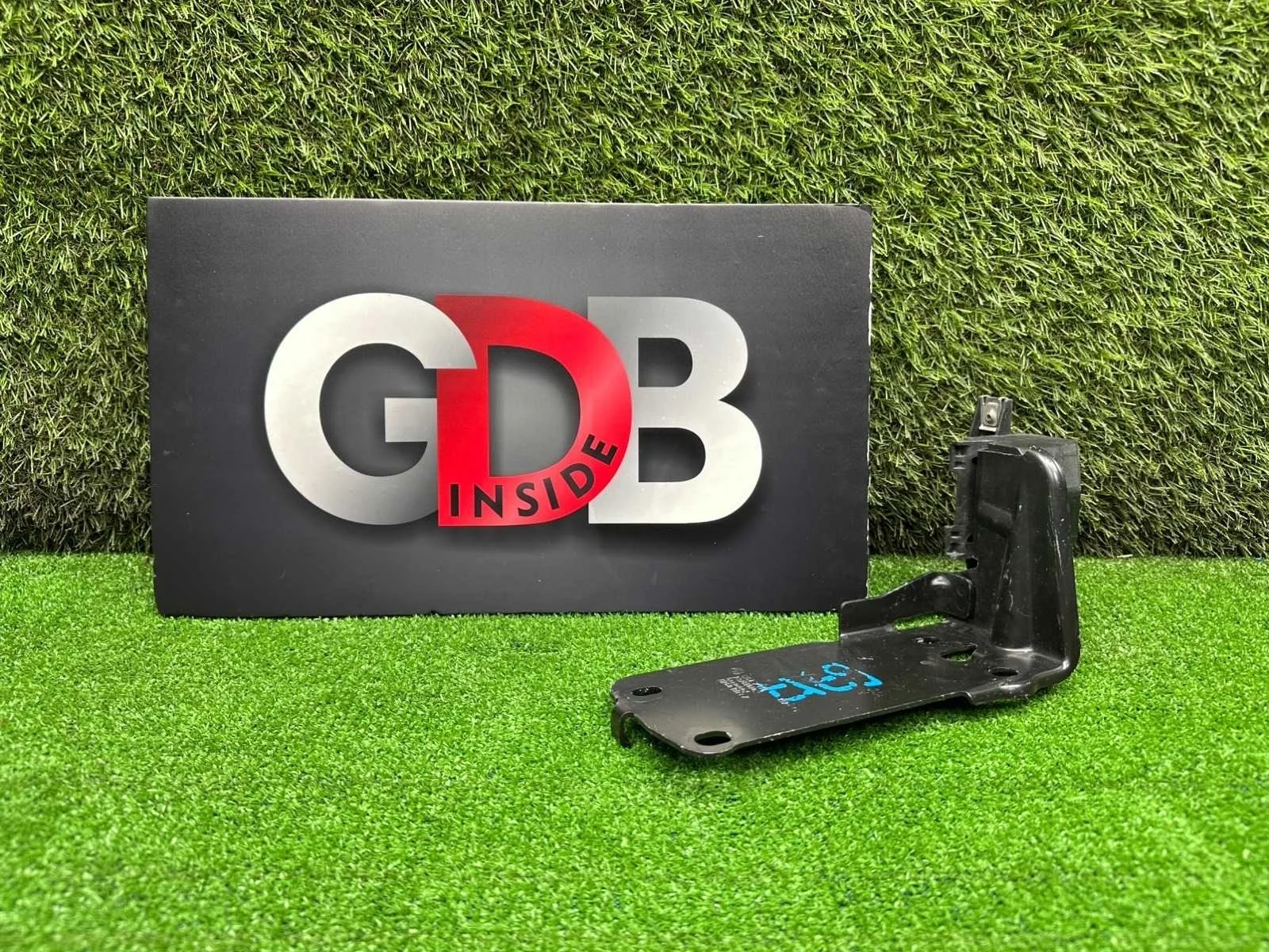 Кронштейн радиатора Bmw X1 23.09.2011 17117591647 E84 N20B20A