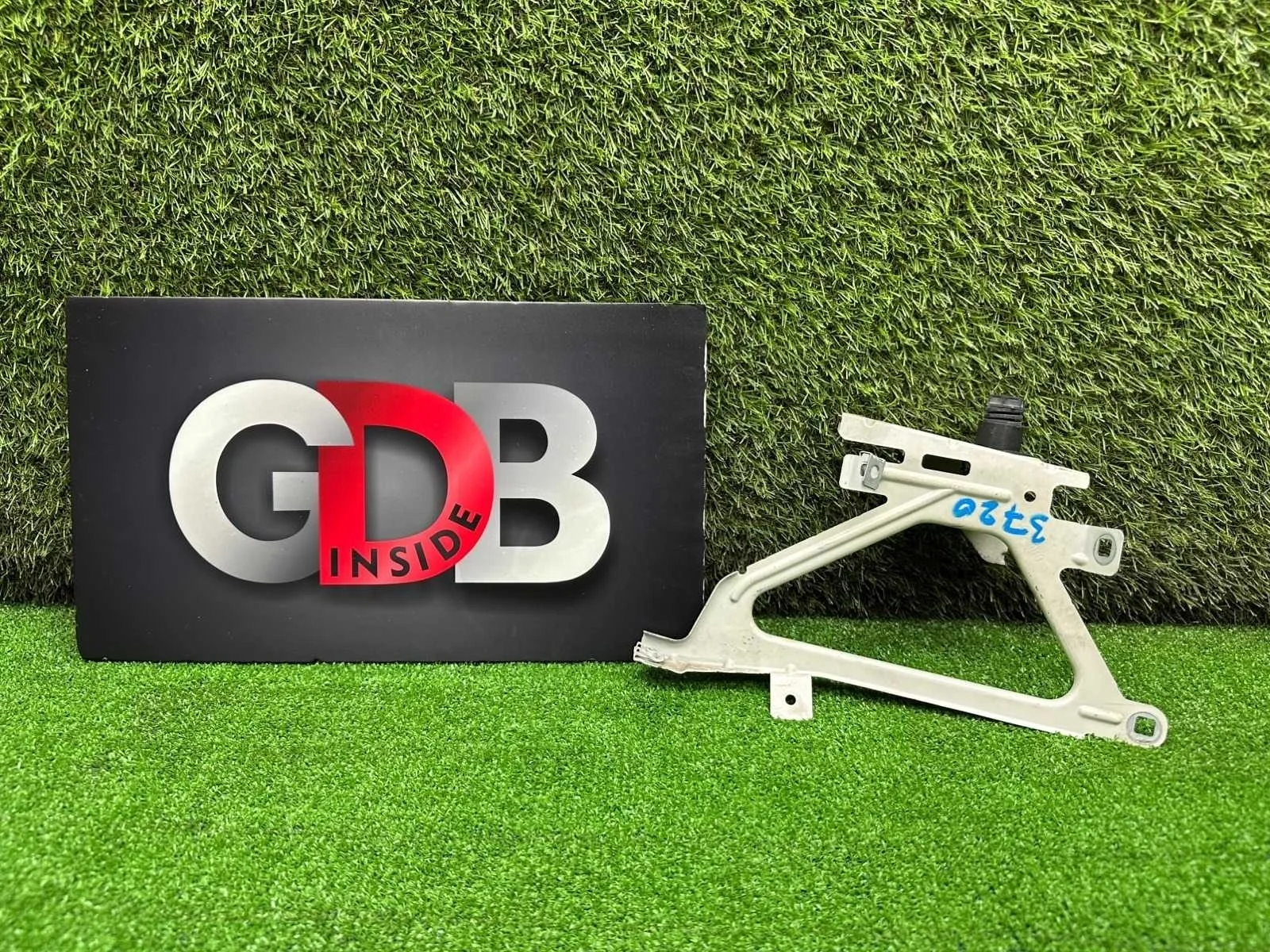 Кронштейн крыла Bmw 7 Series 21.01.2011 41357207186 F01 N63B44A, передний правый