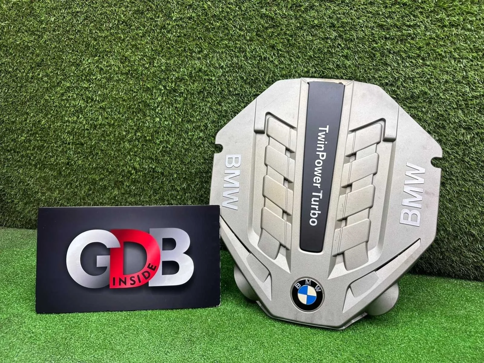 Декоративная накладка ДВС BMW 7 series 21.01.2011 13717577456 F01 N63B44A