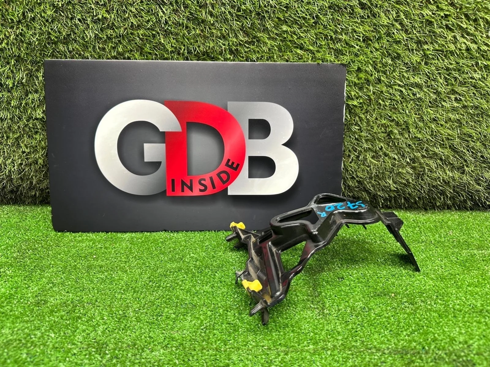 Крепление крыла Bmw 7 Series 21.01.2011 51647046352 F01 N63B44A, переднее правое