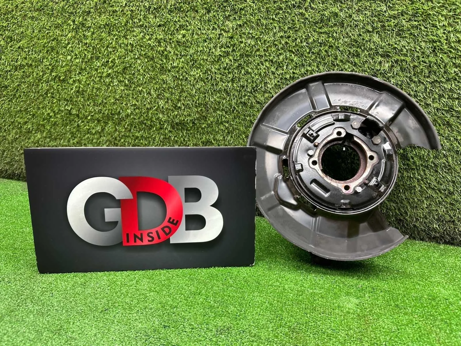 Кулак поворотный BMW X1 23.09.2011 33326788049 E84 N20B20A, задний левый