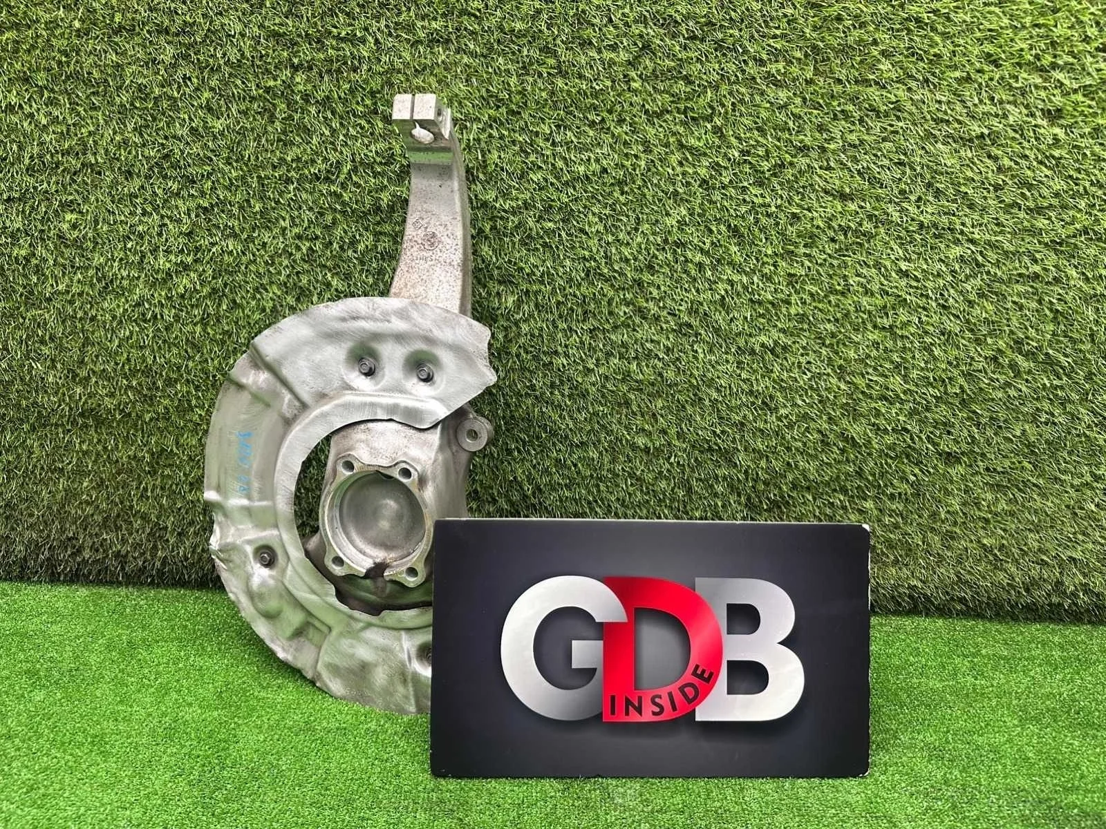 Кулак поворотный Bmw 7 Series 21.01.2011 31216775767 F01 N63B44A, передний левый