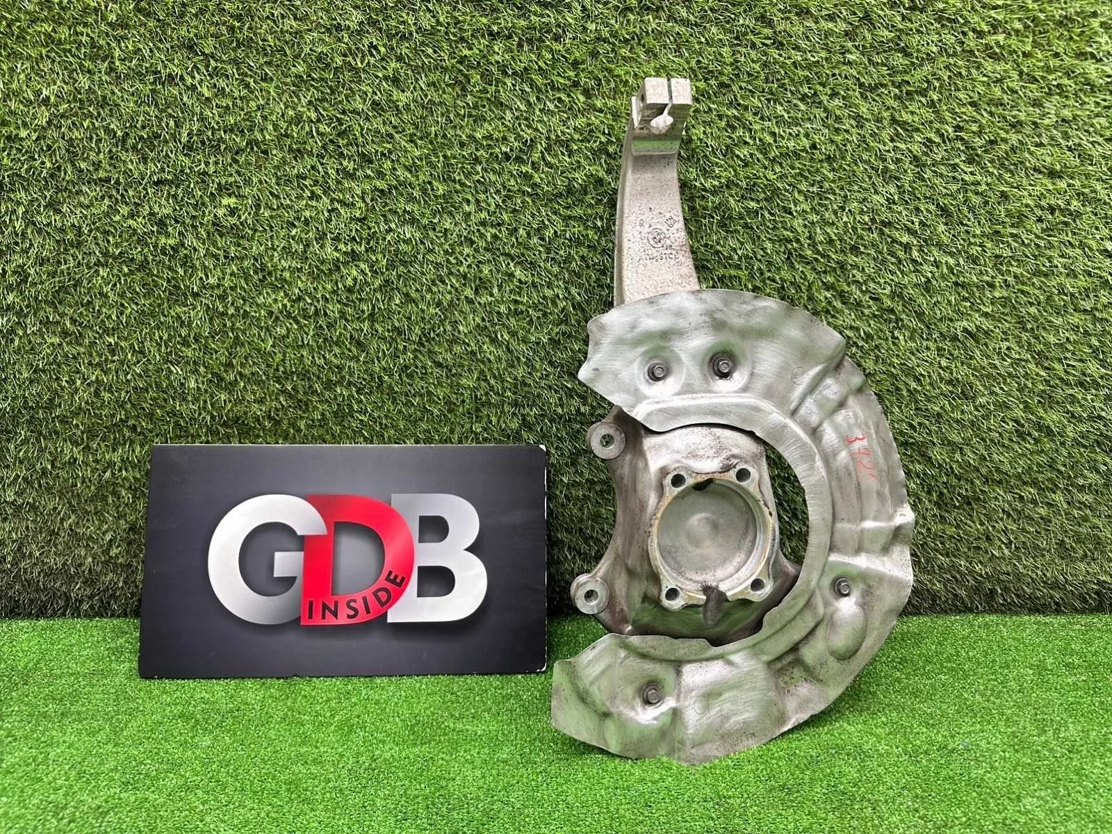 Кулак поворотный Bmw 7 Series 21.01.2011 31216775768 F01 N63B44A, передний правый