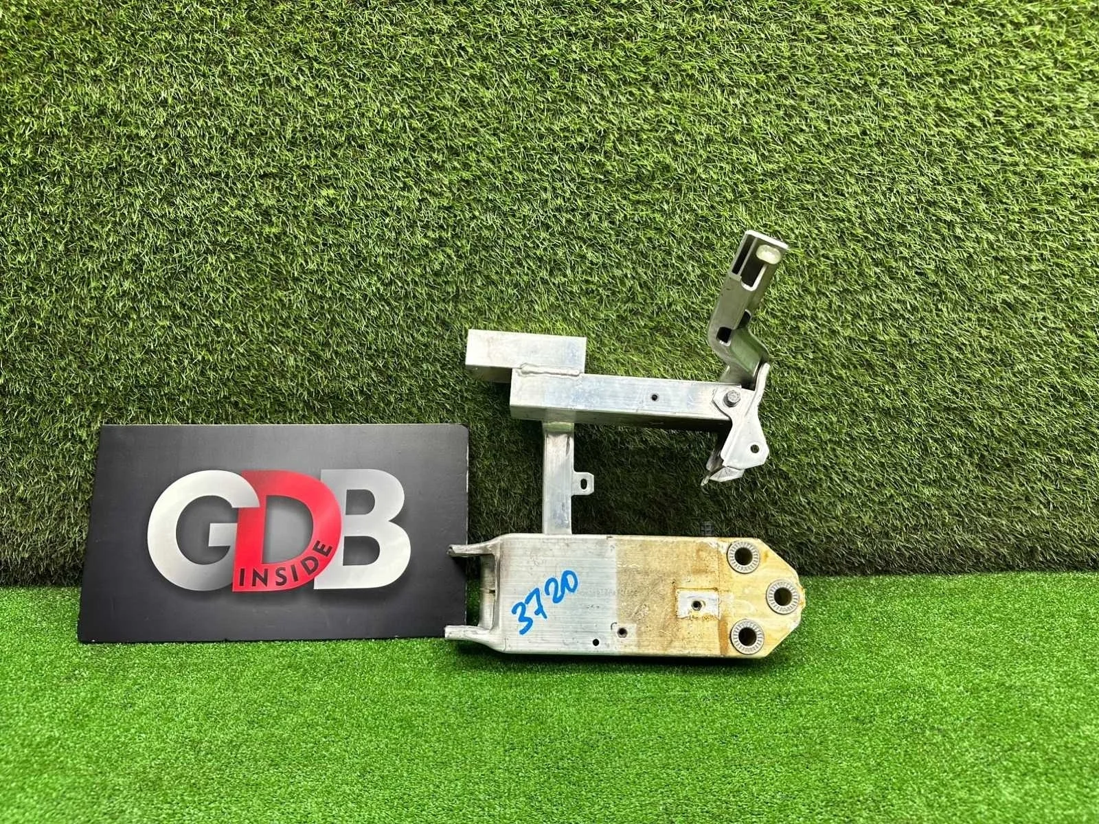 Крепление усилителя бампера Bmw 7 Series 21.01.2011 51117183853 F01 N63B44A, переднее правое