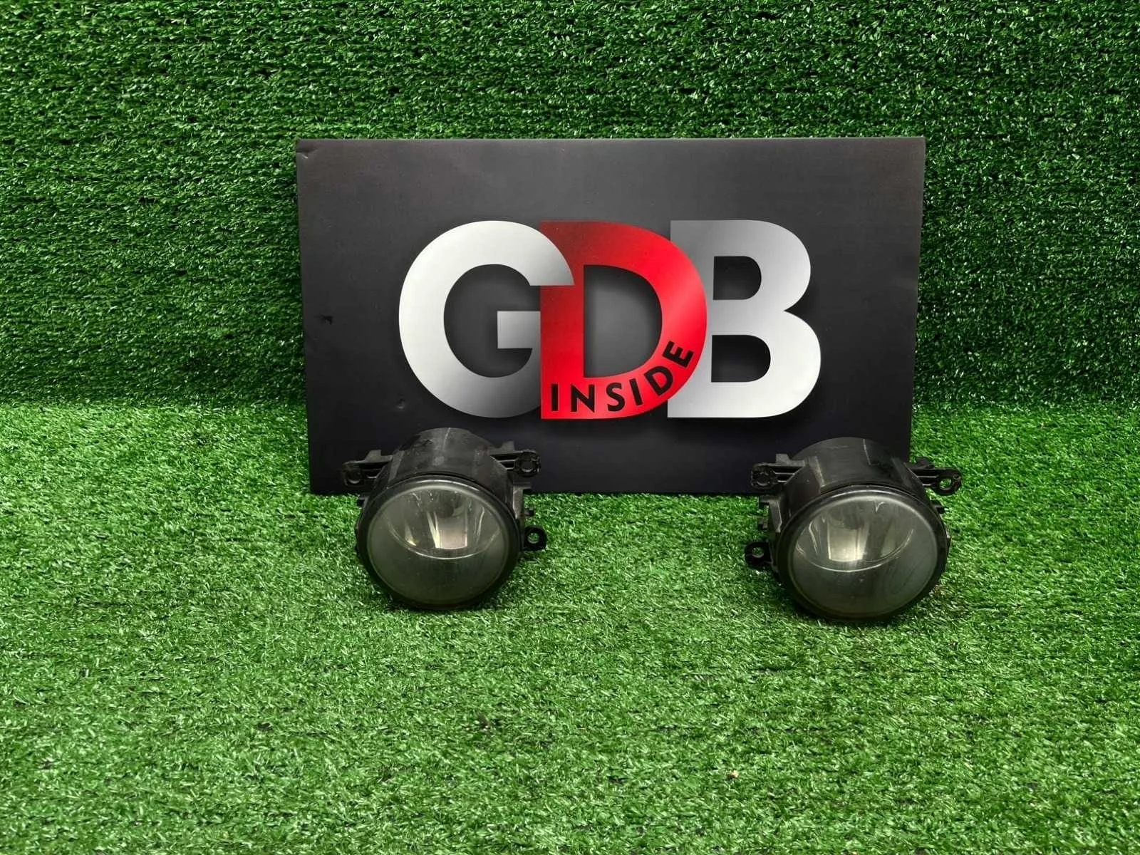 Комплект противотуманных фар (ПТФ) Nissan Fuga 261508992C HGY51