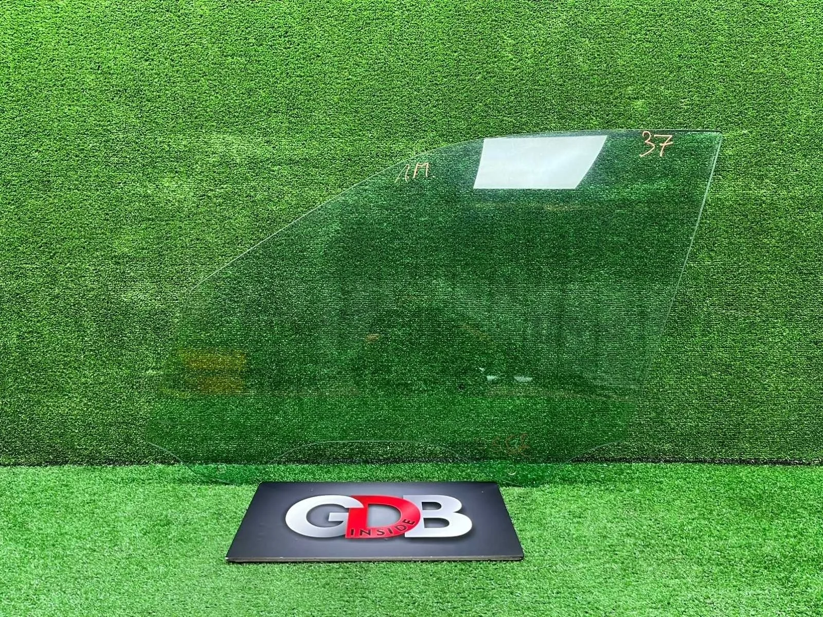 Стекло двери BMW X5 07.11.2011 51337137013 E70 N57D30A, переднее левое